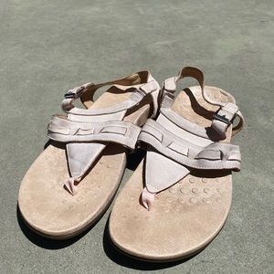 Vionic sandals: Womens size 10